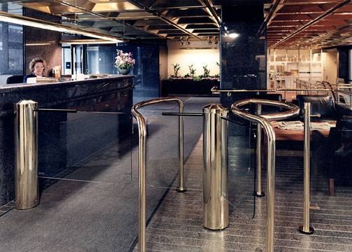 Роторный турникет Gunnebo GlasStile S со створкой