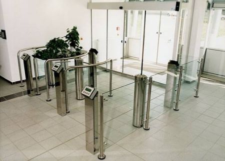 Роторный турникет Gunnebo GlasStile S со створкой