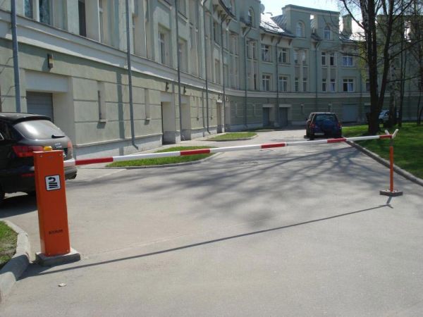 Шлагбаум автоматический Фантом Гранд G6000 с круглой стрелой 6 м и радиоуправлением