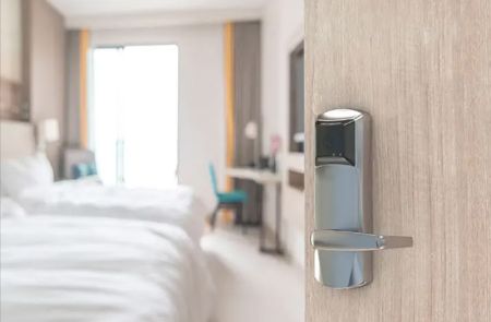 Электронный замок dormakaba Saflok RT Plus ESM, матовый хром (79PS03012EF30-626) Электронный замок dormakaba Saflok RT Plus ESM, матовый хром (79PS03012EF30-626)