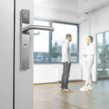 Электронный замок dormakaba c-lever pro (черный, узкий, offline, 92 мм, левый, ручки HA, шток 8 мм)