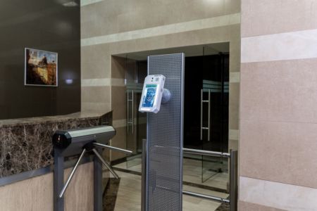 Система учета рабочего времени по распознаванию лиц и карте на базе контроллера Sigur на 1 точку доступа через турникет