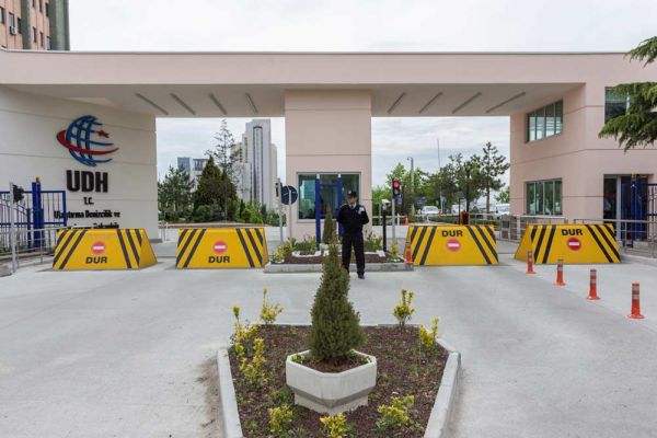 Блокиратор дорожный гидравлический RB 600 (RB-50F60-2p) с двумя гидроцилиндрами, длина 5000 мм