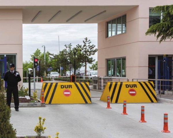 Блокиратор дорожный гидравлический RRB 600 (RRB-55F60-2p) с двумя гидроцилиндрами, усиленный K8, длина 5500 мм