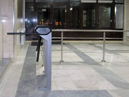 Электронная проходная PERCo-KT02.9 с активированным ПО PERCo-SS01 с планками Антипаника