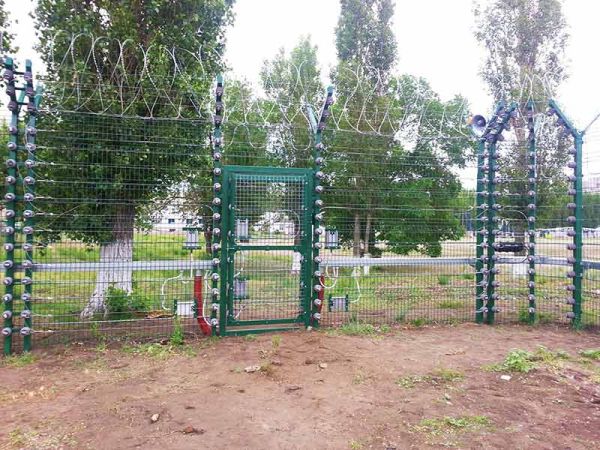 Система охраны с нелетальным электрошоковым воздействием Молния Система охраны с нелетальным электрошоковым воздействием Молния