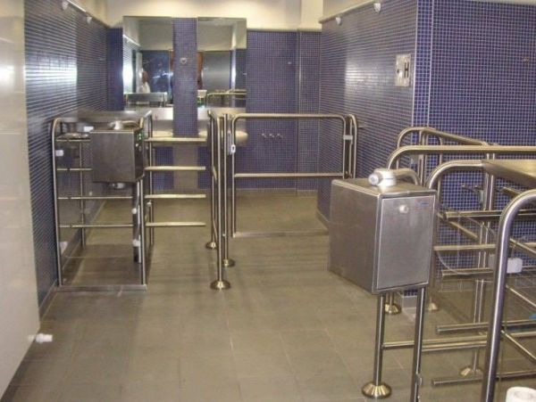 Роторный четырехлопастной полуростовой турникет Gotschlich Vario 1100 E