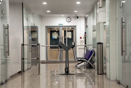 Турникет-трипод PERCo-TTR-04.1E из окрашенной стали, черный с блестками (с планками Антипаника)