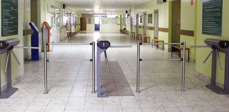 Электронная проходная PERCo-KT02.9 с активированным ПО PERCo-SS01 с планками Антипаника