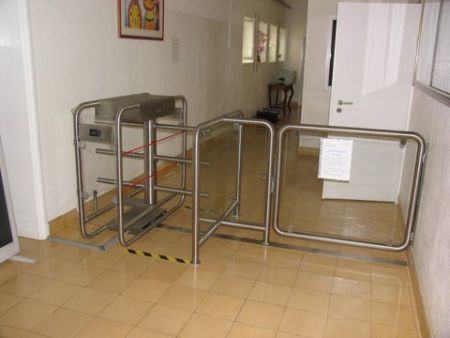 Роторный четырехлопастной олуростовой турникет Gotschlich Vario 1100 E-90 (6VAR11E4A)