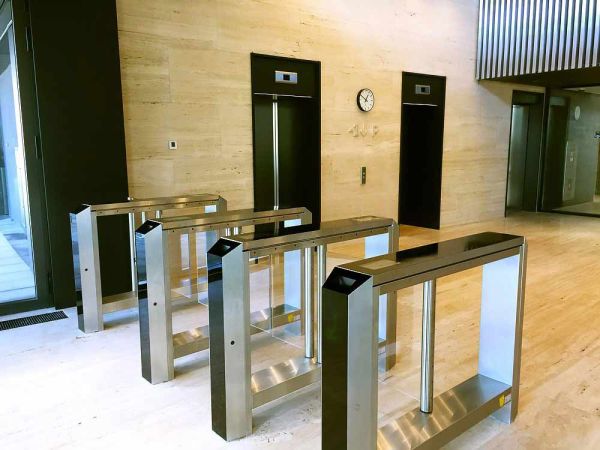 Распашной двухпроходной турникет Gotschlich Axioma DF VIP 1025H со сканером штрих-кода Распашной двухпроходной турникет Gotschlich Axioma DF VIP 1025H со сканером штрих-кода