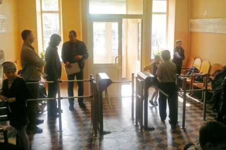 Электронная проходная PERCo-KT02.9 с активированным ПО PERCo-SS01 с планками Антипаника