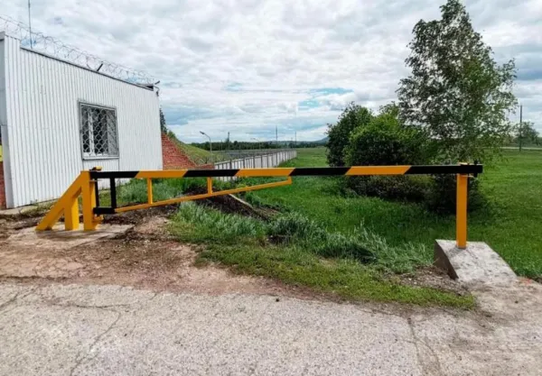 Противотаранный шлагбаум ПШГ-СБ (Л) 5000 горизонтальный, механический, 3,5 тонны