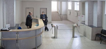 Турникет-трипод PERCo-TTR-04.1R из окрашенной стали, светло-бежевый (с планками Антипаника)