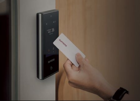 Мультиформатный терминал Suprema X-Station 2 XS2-APB с идентификацией по картам, смартфонам и пин-кодам