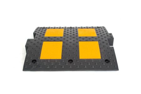 Искусственная дорожная неровность ИДН-500-1 с усиленным креплением (центральный элемент)