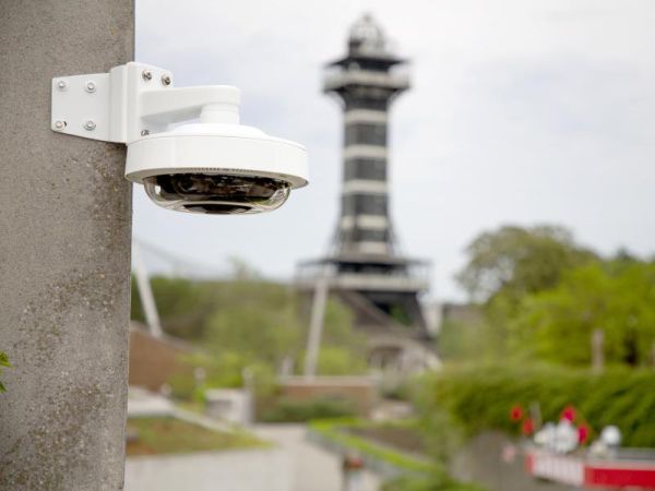 Уличная IP-видеокамера 15Мп Axis P3719-PLE с четырьмя вариофокальными объективами Уличная IP-видеокамера 15Мп Axis P3719-PLE с четырьмя вариофокальными объективами