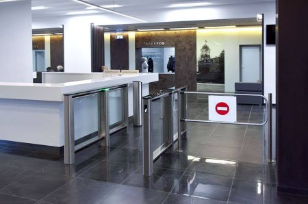 Турникет PERCo-ST-01 "Скоростной проход" с распашными створками увеличенной высоты PERCo-ATG-300H (ширина створки 300 мм, высота 1300 мм)