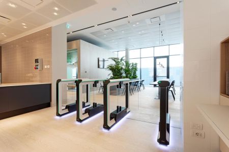 Распашной двухпроходной турникет Magnetic mWing с закаленными створками 600 и 900 мм