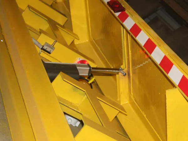 Дорожный блокиратор Барьер-4000УВ электромеханический, врезной