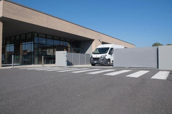 Привод 36 В Came BKV15AGE PLUS для откатных ворот до 1500 кг Привод 36 В Came BKV15AGE PLUS для откатных ворот до 1500 кг