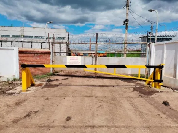 Противотаранный шлагбаум ПШГ-СБ (Л) 5000 горизонтальный, механический, 3,5 тонны