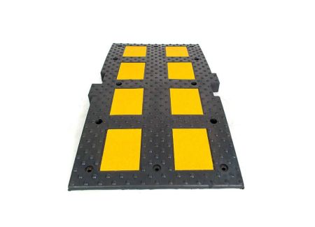 Искусственная дорожная неровность ИДН-900-1 с усиленным креплением (центральный элемент)