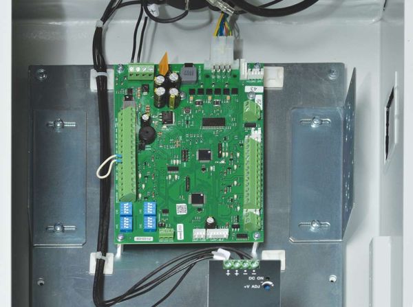 Шлагбаум автоматический PERCo GS14 со складной стрелой 4.3 м и встроенной системой обогрева