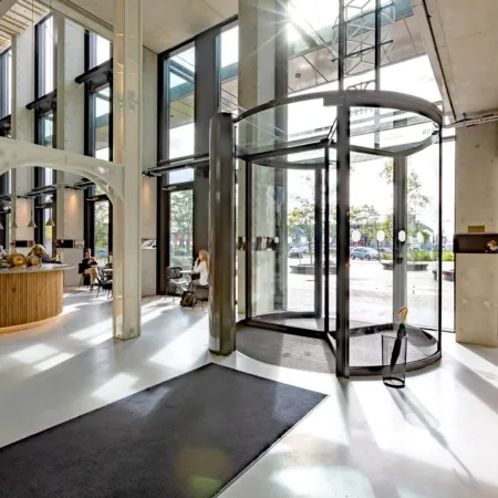 Револьверная дверь VELA 3000